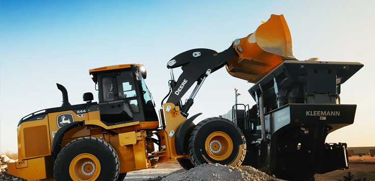 John Deere 644 X-Tier Wheel Loader dumps into a Kleeman Crusher