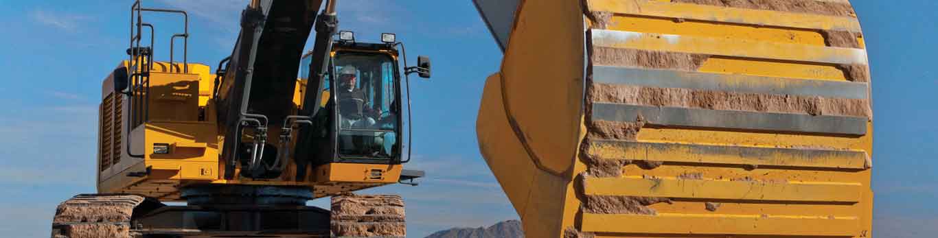 John Deere 670G LC Excavator Heavy Construction equipment excavating a field