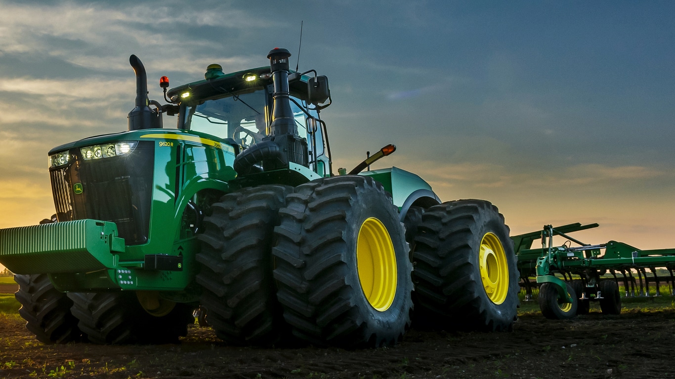  John Deere9620R Tractor in field