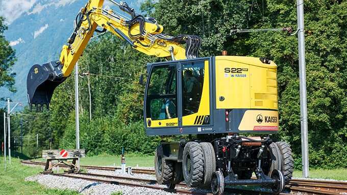 Compact rail excavator
