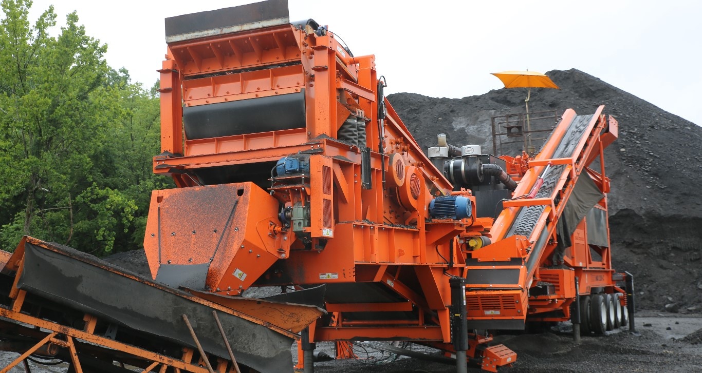 Eagle Crusher’s Impactor powered by John Deere industrial engines on jobsite supporting material recycling efforts