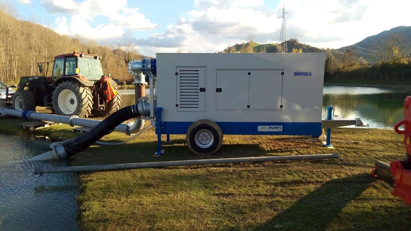 Idrofoglia’s new fluid handling process pump powered by a John Deere variable speed engine pumping water out of lake