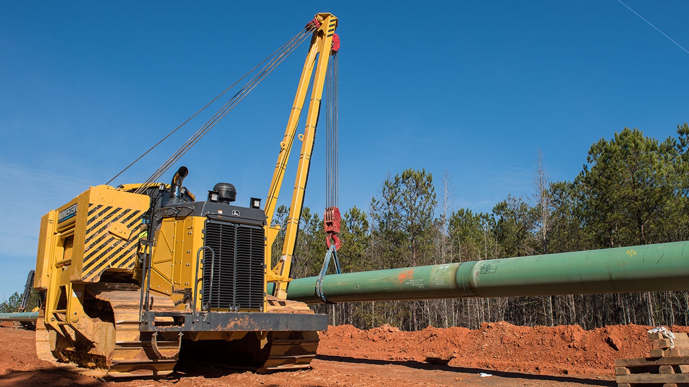 1050K Pipeline-Ready Dozer with side boom and moving a pipe
