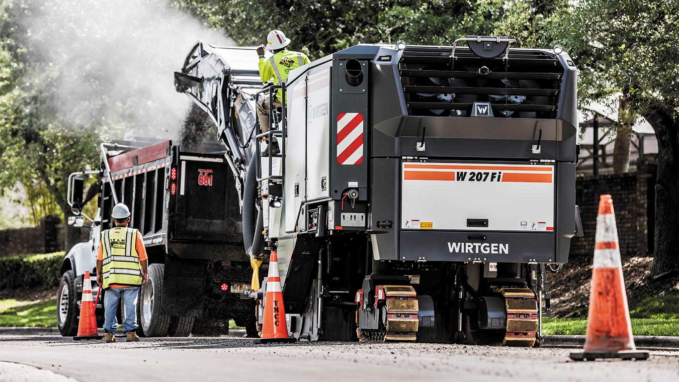 /assets/images/common/industries/roadbuilding/w207fi-cold-milling-1366x768.jpeg