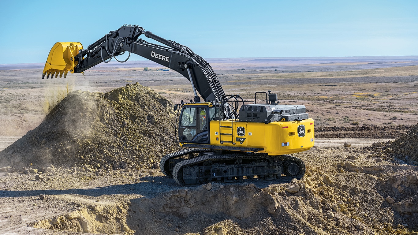 Large image of the 470 P-Tier excavator shoveling dirt on the job site