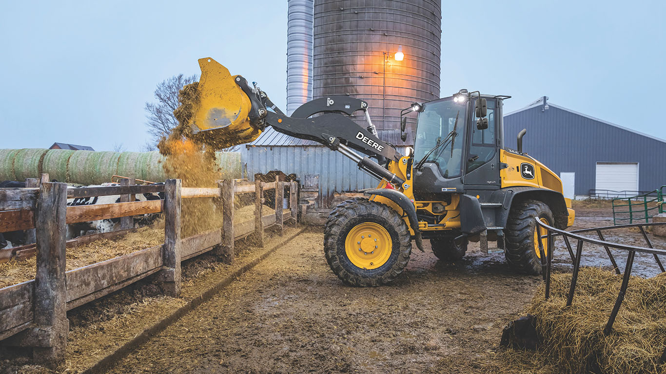 344 P-Tier dumping straw on a farm in front of a barn