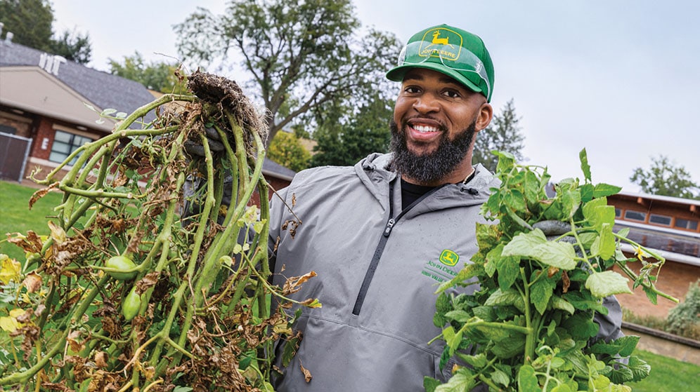 John Deere employee volunteering