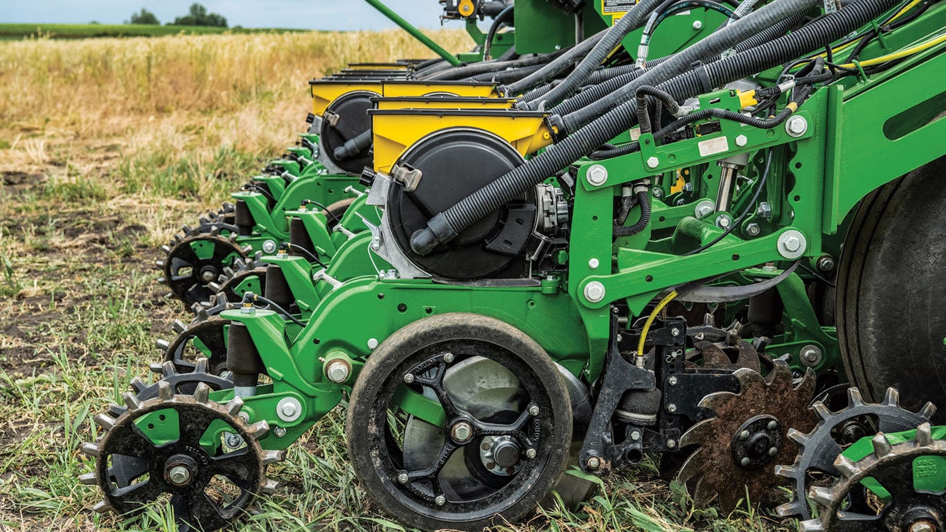 MaxEmerge 5e row unit working in a field