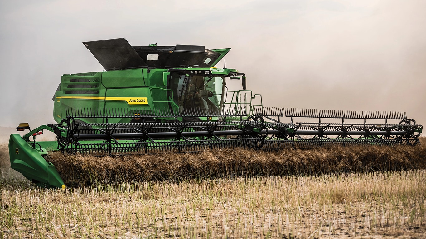 X9 combine with new 3-piece CAM reel harvesting in the field.