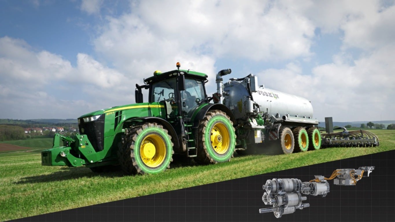 John Deere tractor and Joskin slurry spreader utilizing an electro-mechanical power split gearbox