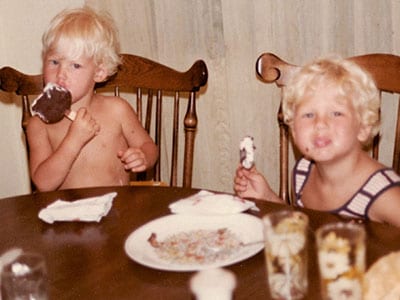 Children eating ice cream