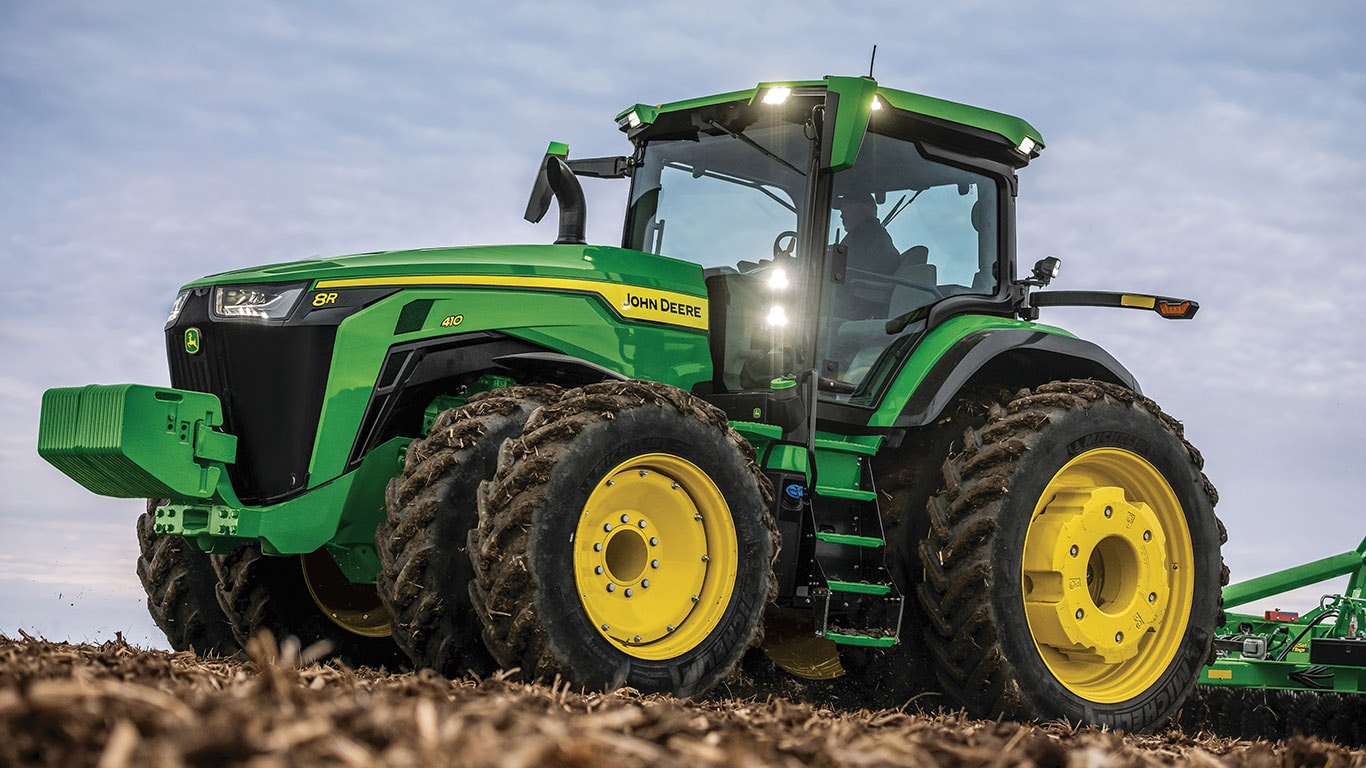 John Deere 8 Series Tractor MY22 updates give farmers more options