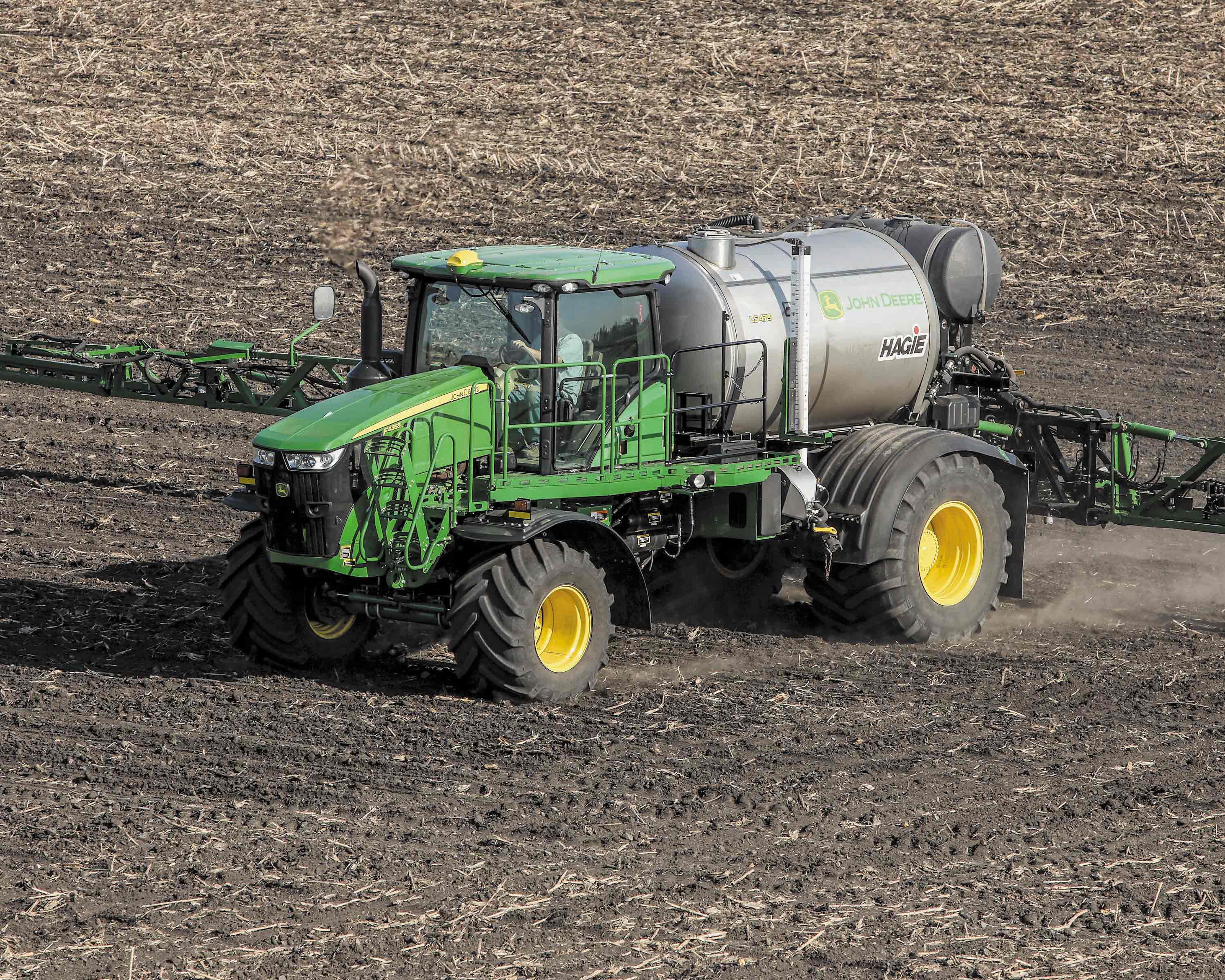 The LS475 Liquid System option for its F4365 High-Capacity Nutrient Applicator features a large 2,000-gallon tank.
