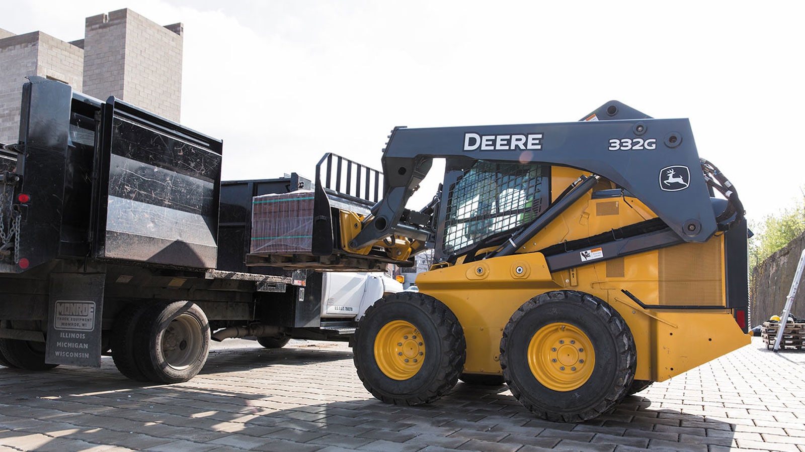 The EH Boom Performance Package offers return to dig, return to carry, boom height kickout and electronic self-level on large-frame G-Series machines.