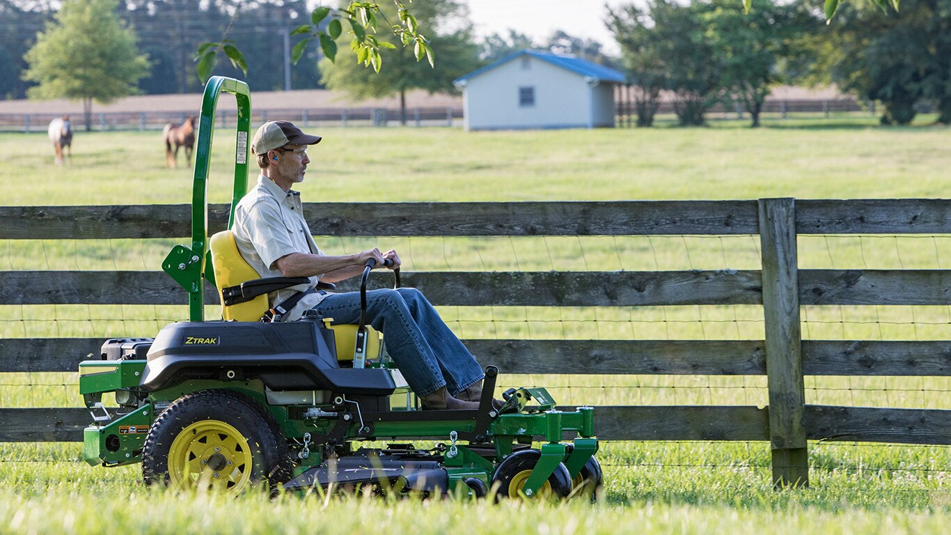 Z700 Series ZTrak Zero Turn Mower
