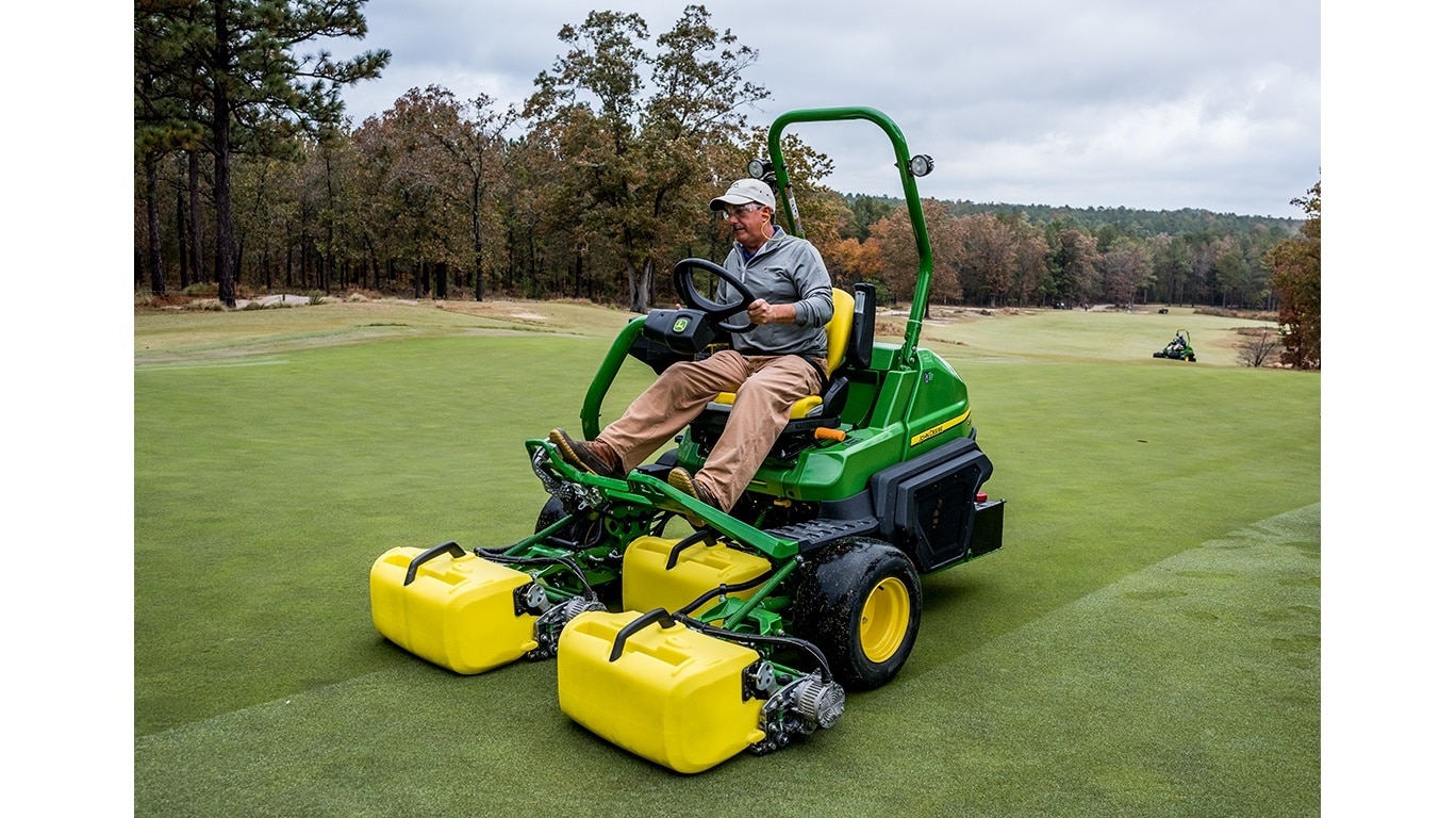 John Deere 2700 and 2750 E-Cut Hybrid Triplex Mowers