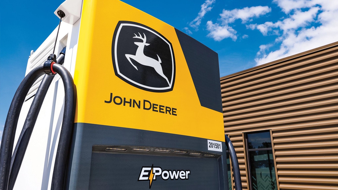John Deere E-Power şarj istasyonunun yakından görünümü