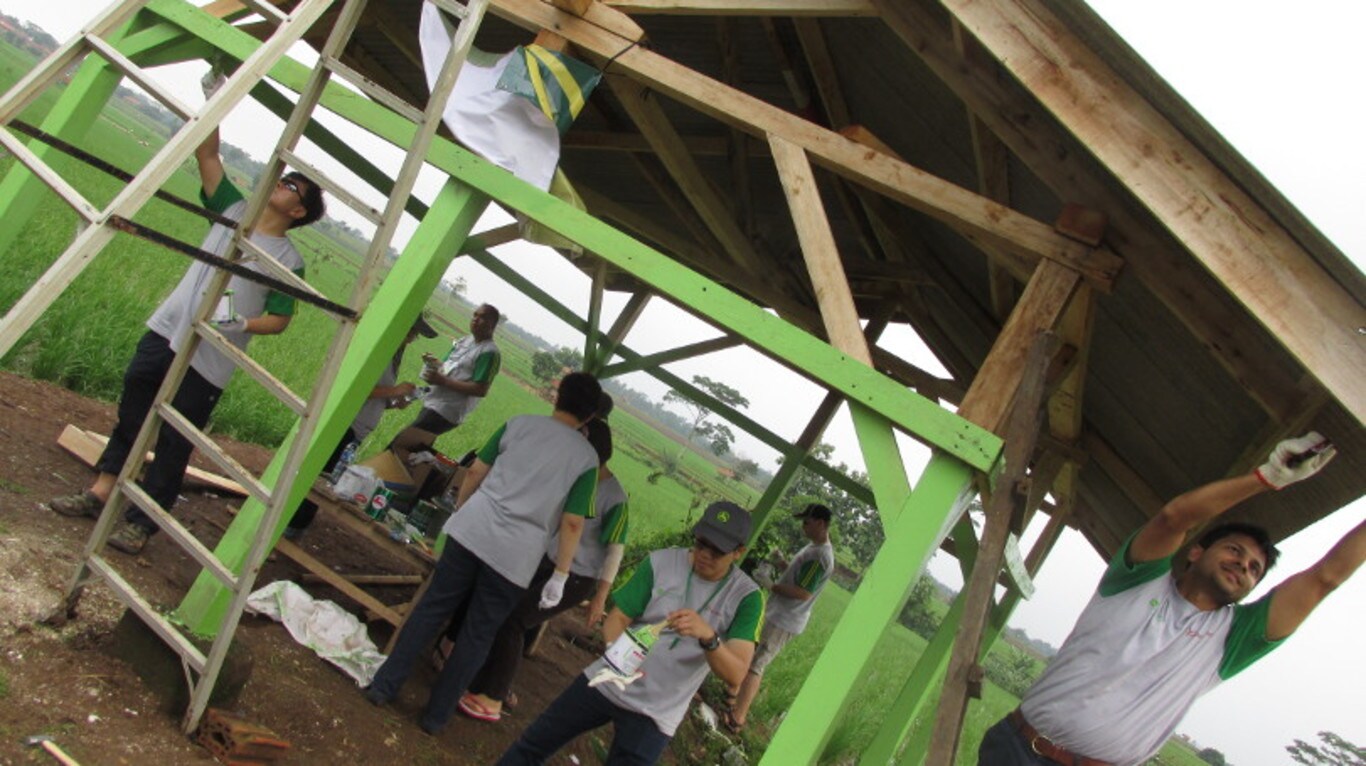 John Deere Asia volunteers help renovate rice farmer meeting structures in Indonesia