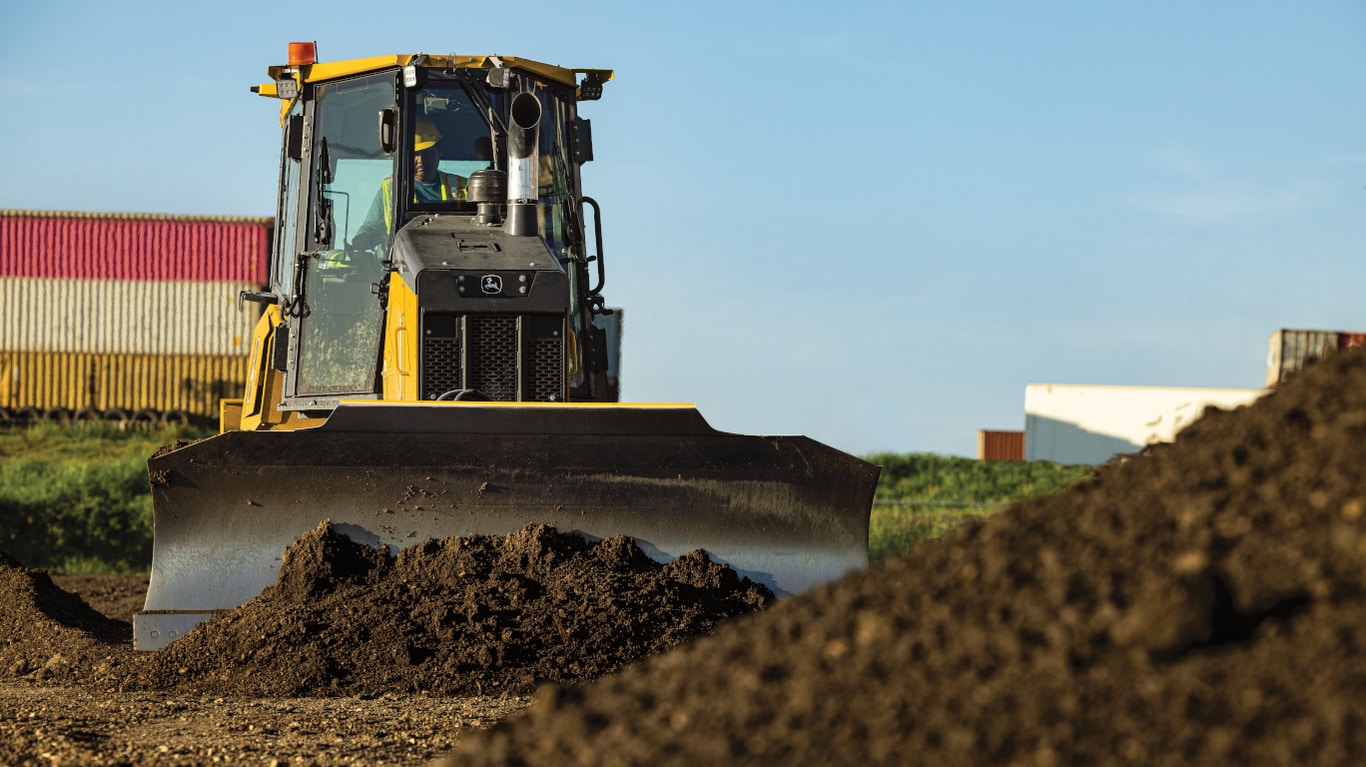 Front view of a 550P Dozer pushing dirt into a stockpile.