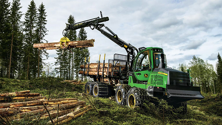 1510g 18.2-metric ton forwarder loading logs on the incline in the forest