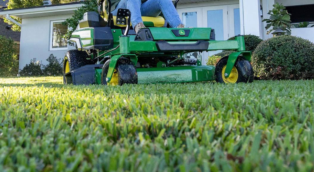 Close up of Z370R mowing yard with 42in Accel Deep™ mower deck.