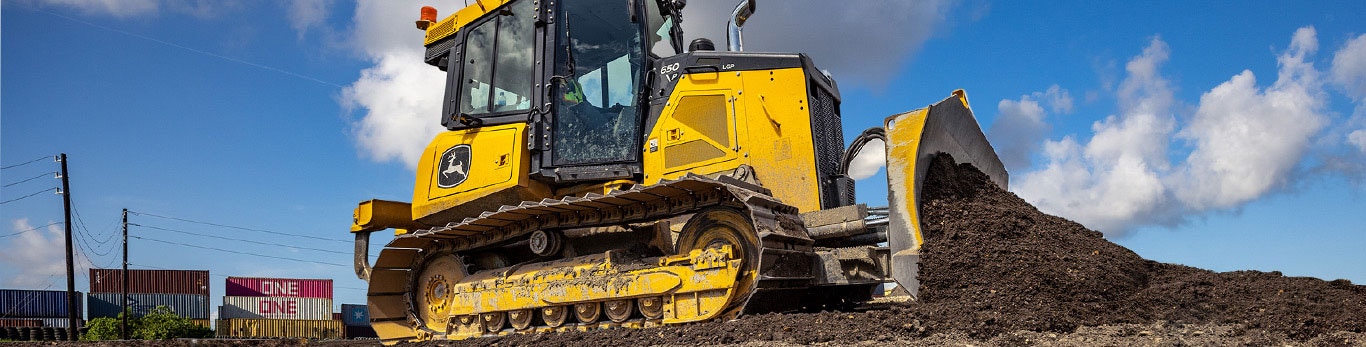 John Deere 650 P-Tier dozer moving dirt on work sight