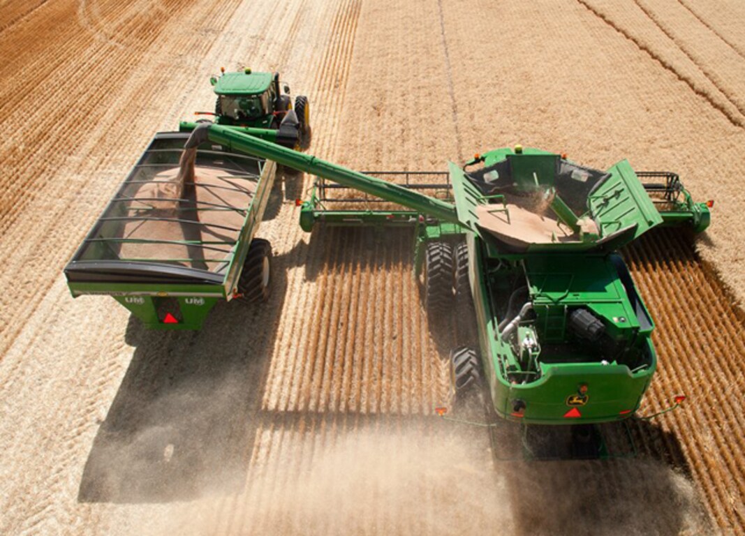 8260R TractorTractors