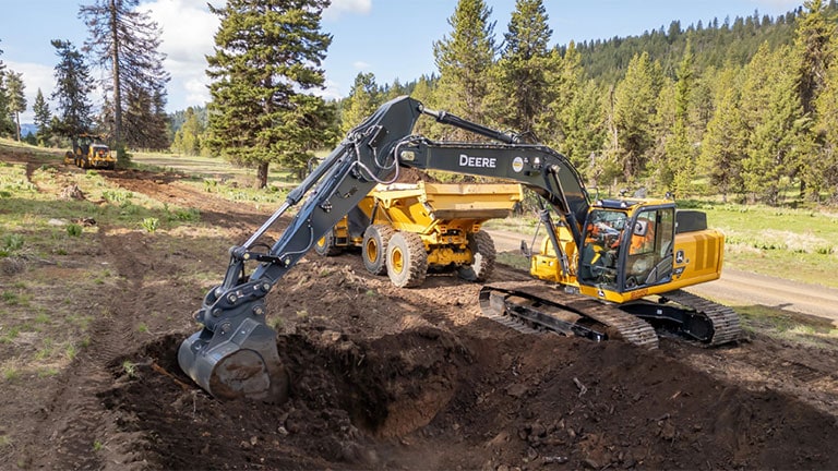 tractor digging a hole in teh dirt