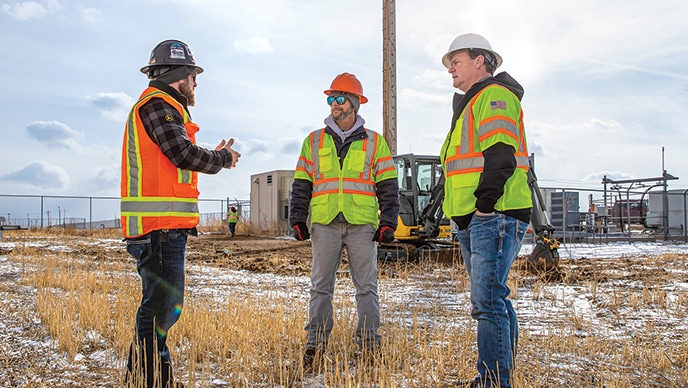 A to Z Field Services General Manager Kevin Glynn discusses the jobsite with Ben Tubach and Chris Whitlock from 4Rivers Equipment.