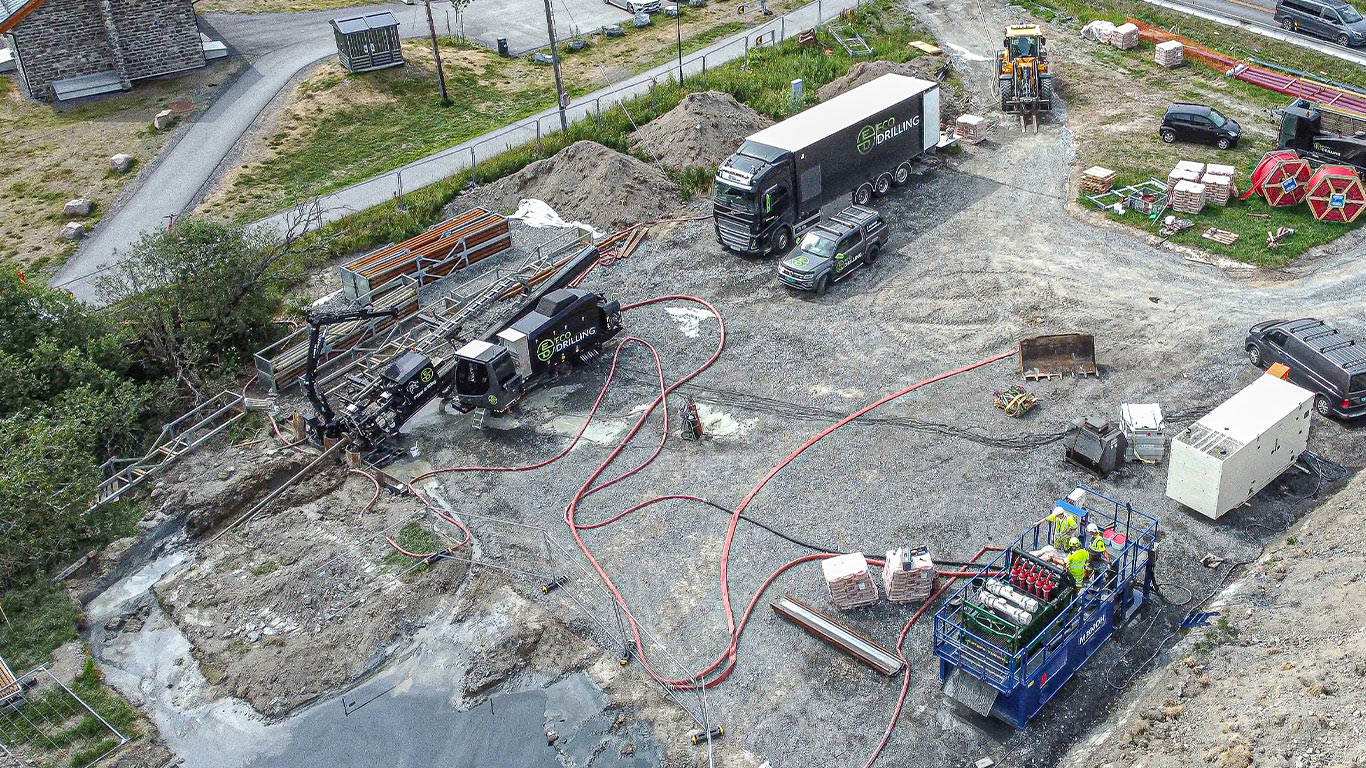 An overhead view of a horizontal drilling jobsite using Eco Drilling's trucks powered by John&nbsp;Deere engines
