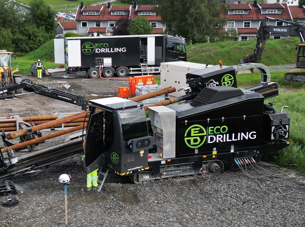 An Eco Drilling no-dig truck working on a horizontal directional drilling jobsite, powered by a John&nbsp;Deere industrial engine