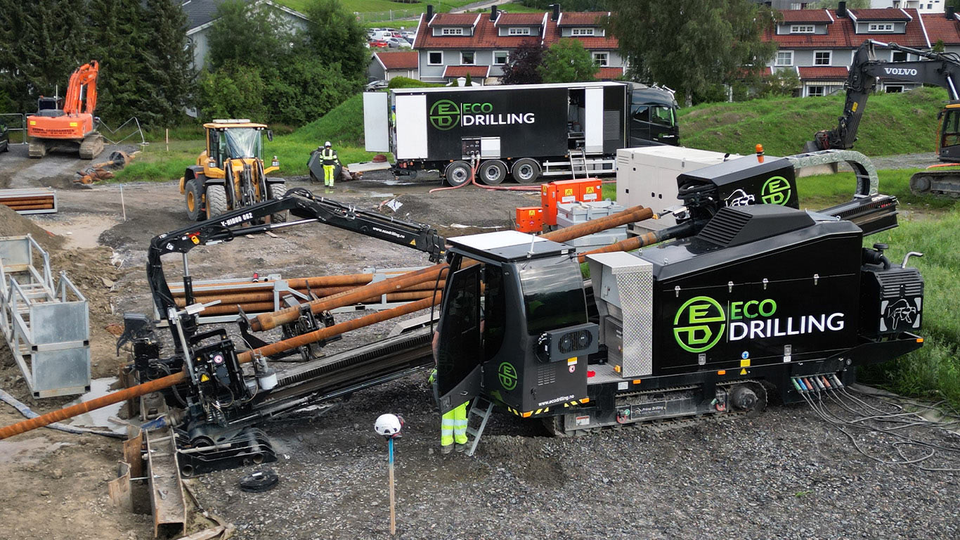 An Eco Drilling no-dig truck working on a horizontal directional drilling jobsite, powered by a John&nbsp;Deere industrial engine