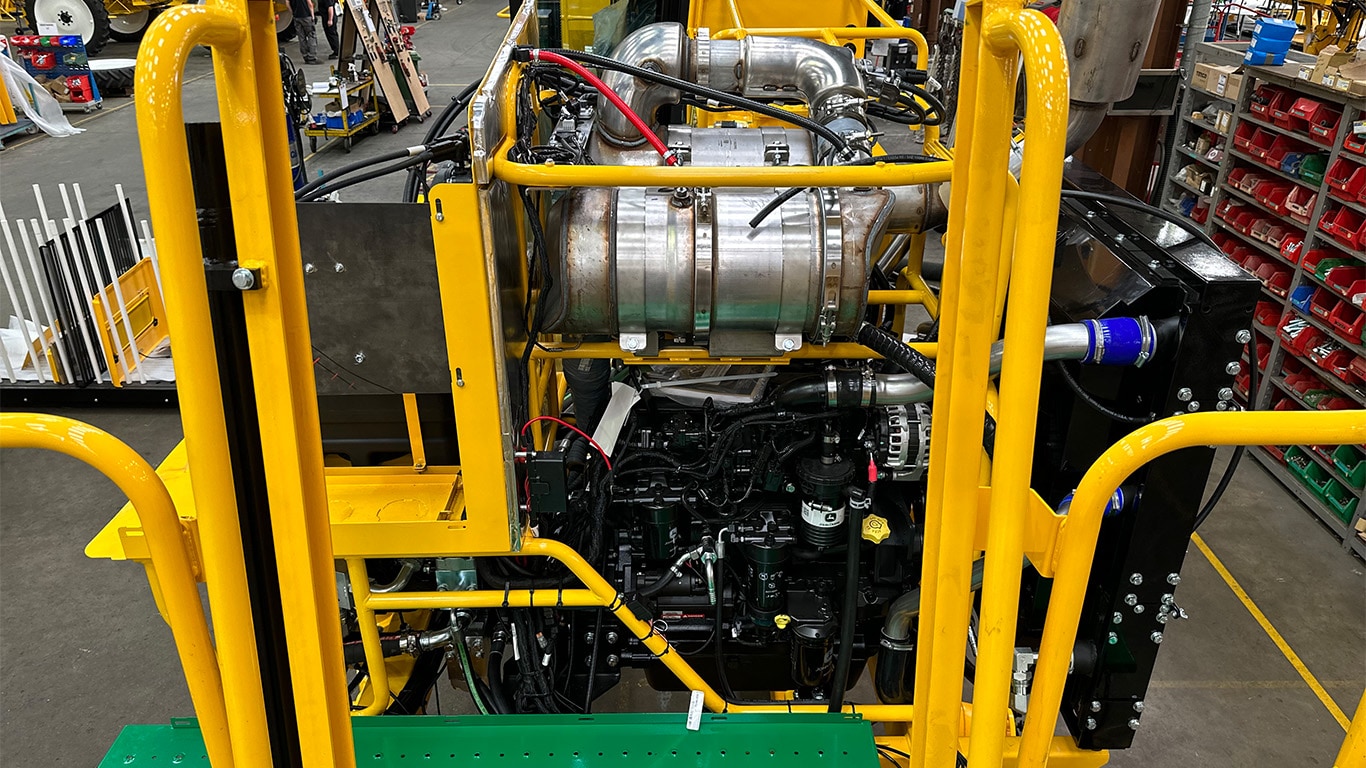 A John&nbsp;Deere 4.5L engine powering an Oxbo detasseler machine
