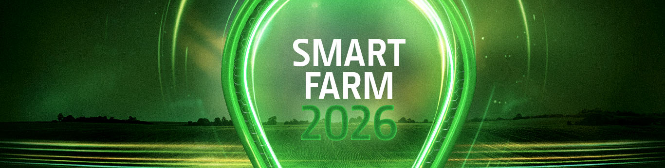 Banner verde con el texto “SMART FARM 2026” dentro de la silueta luminosa de una bombilla sobre campos agrícolas. 