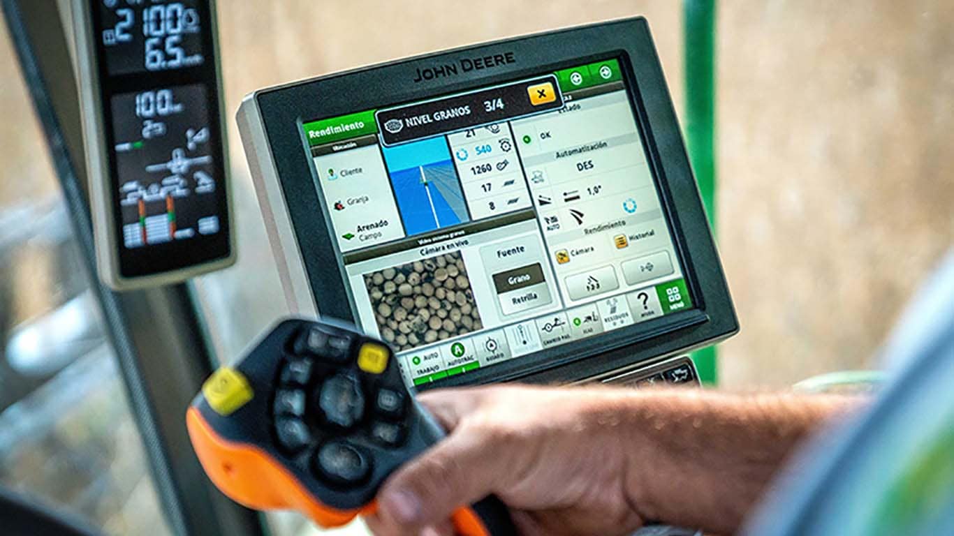 Concesionario John Deere con acceso remoto al monitor de la máquina