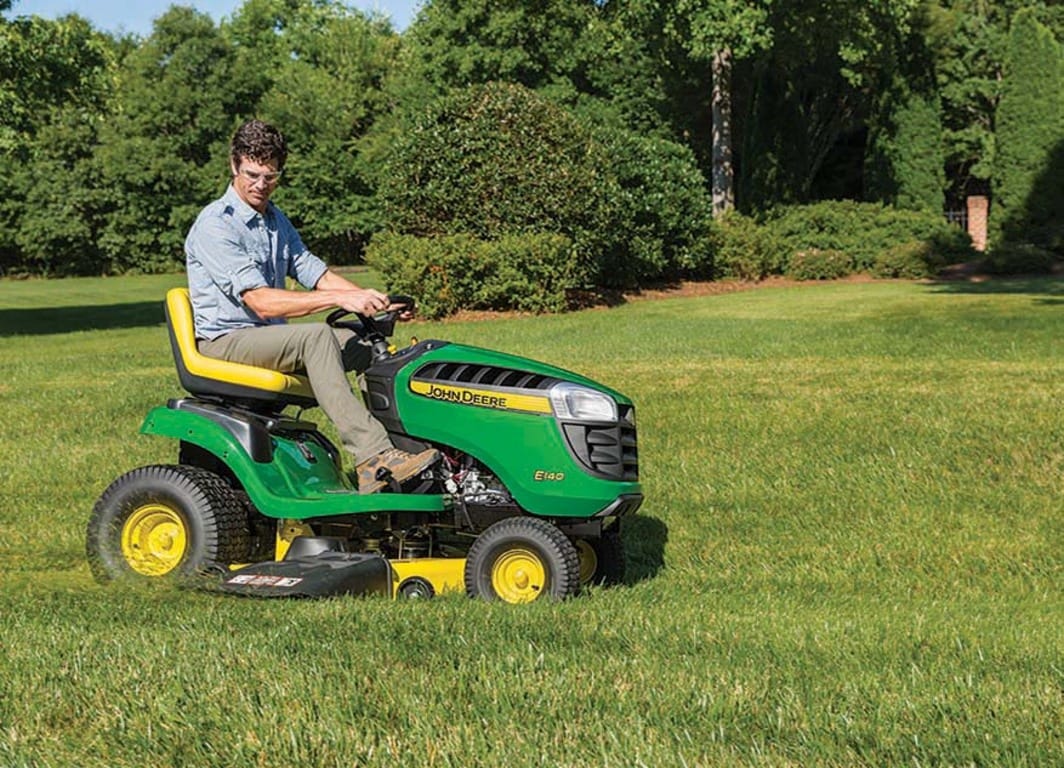 Igualmente Con fecha de Trasplante S140 | Tractor de Jardín | John Deere LA