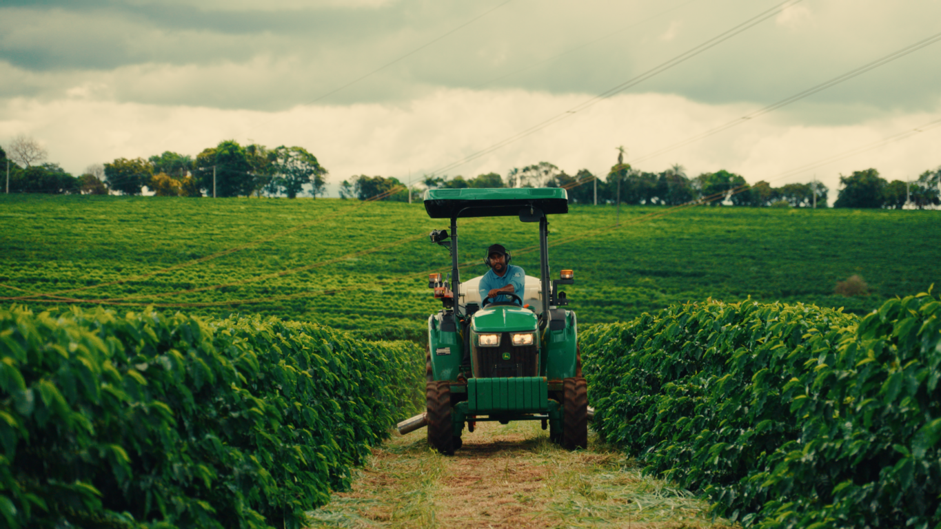 Tractor 3041E en el campo