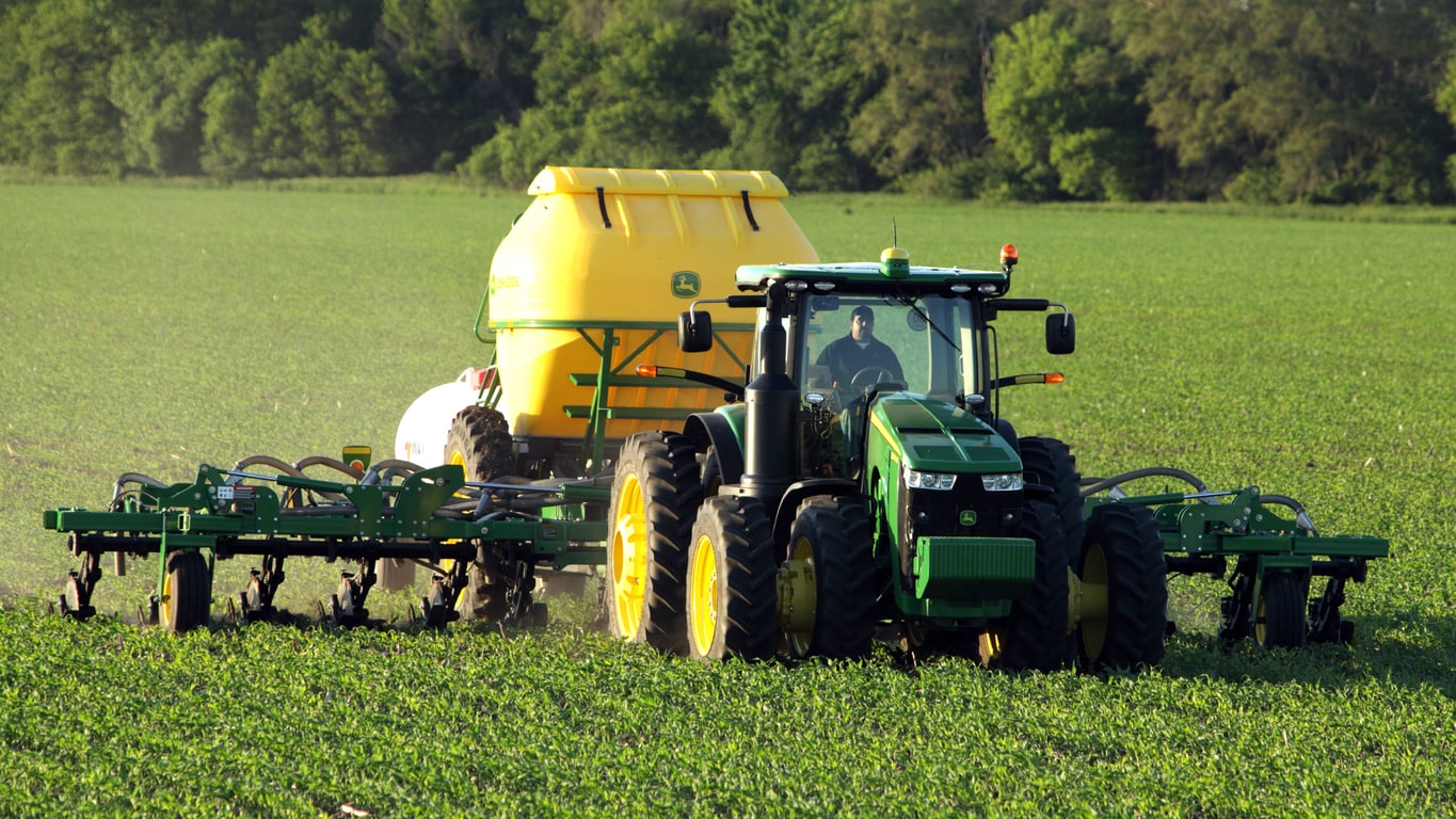 Field image of the 2510H dry Nutrient Applicator