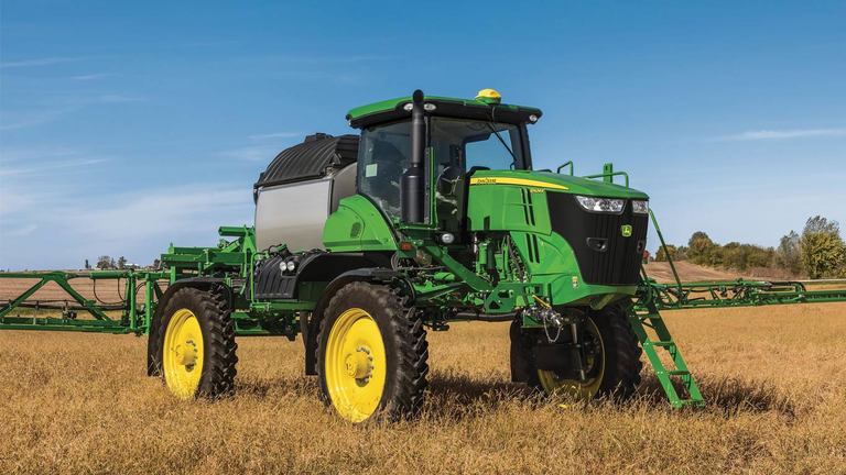 Field image of R4044 Self-Propelled Sprayer
