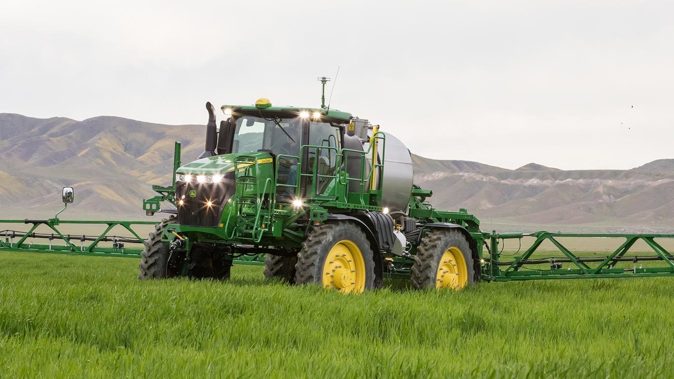 big farm john deere sprayer