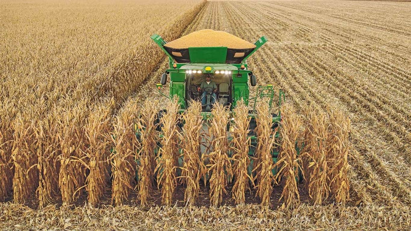 S780 combine in corn field