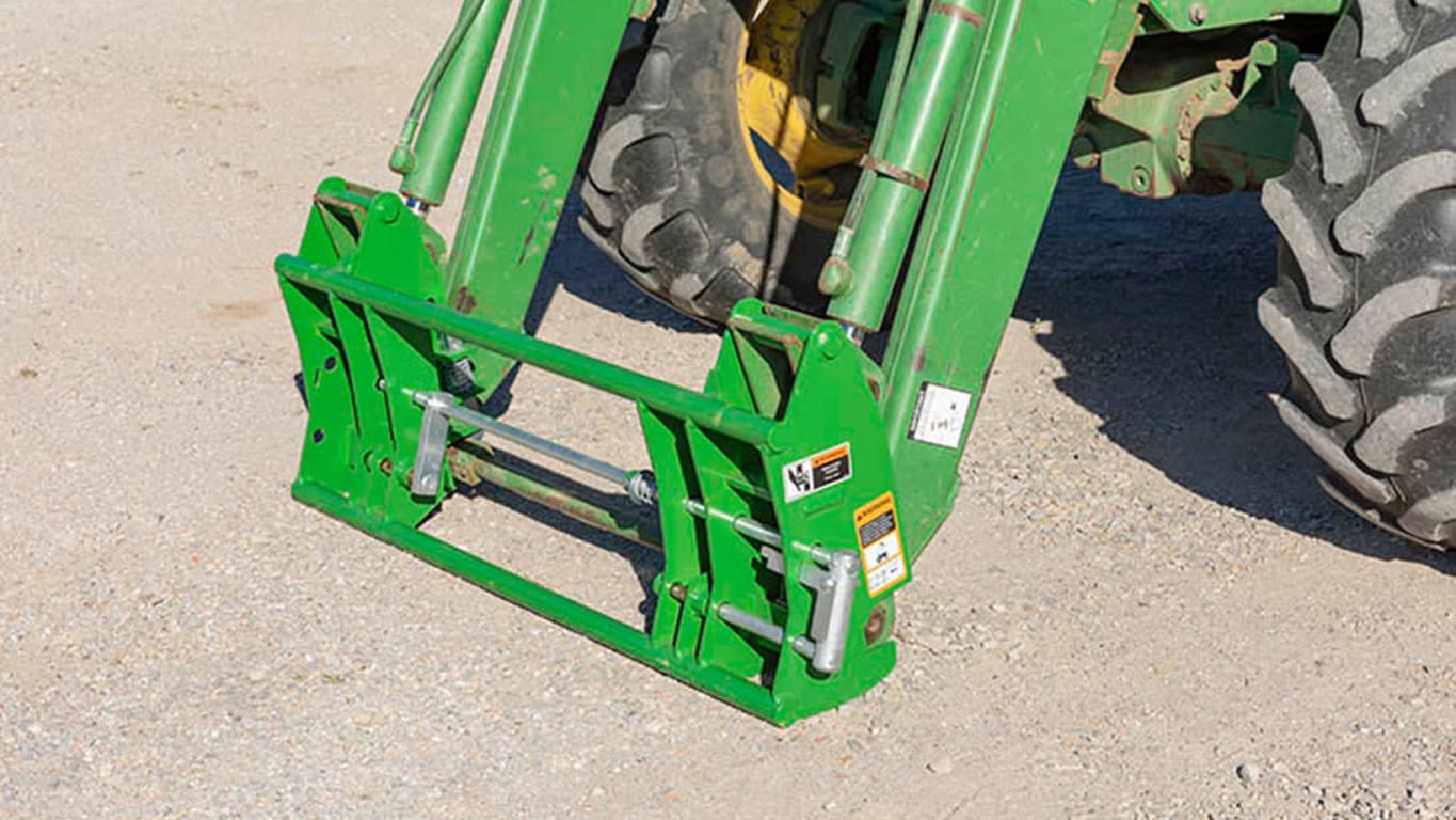 Hay Spear Attachment Fits John Deere 600/700 Series Loader – Skid