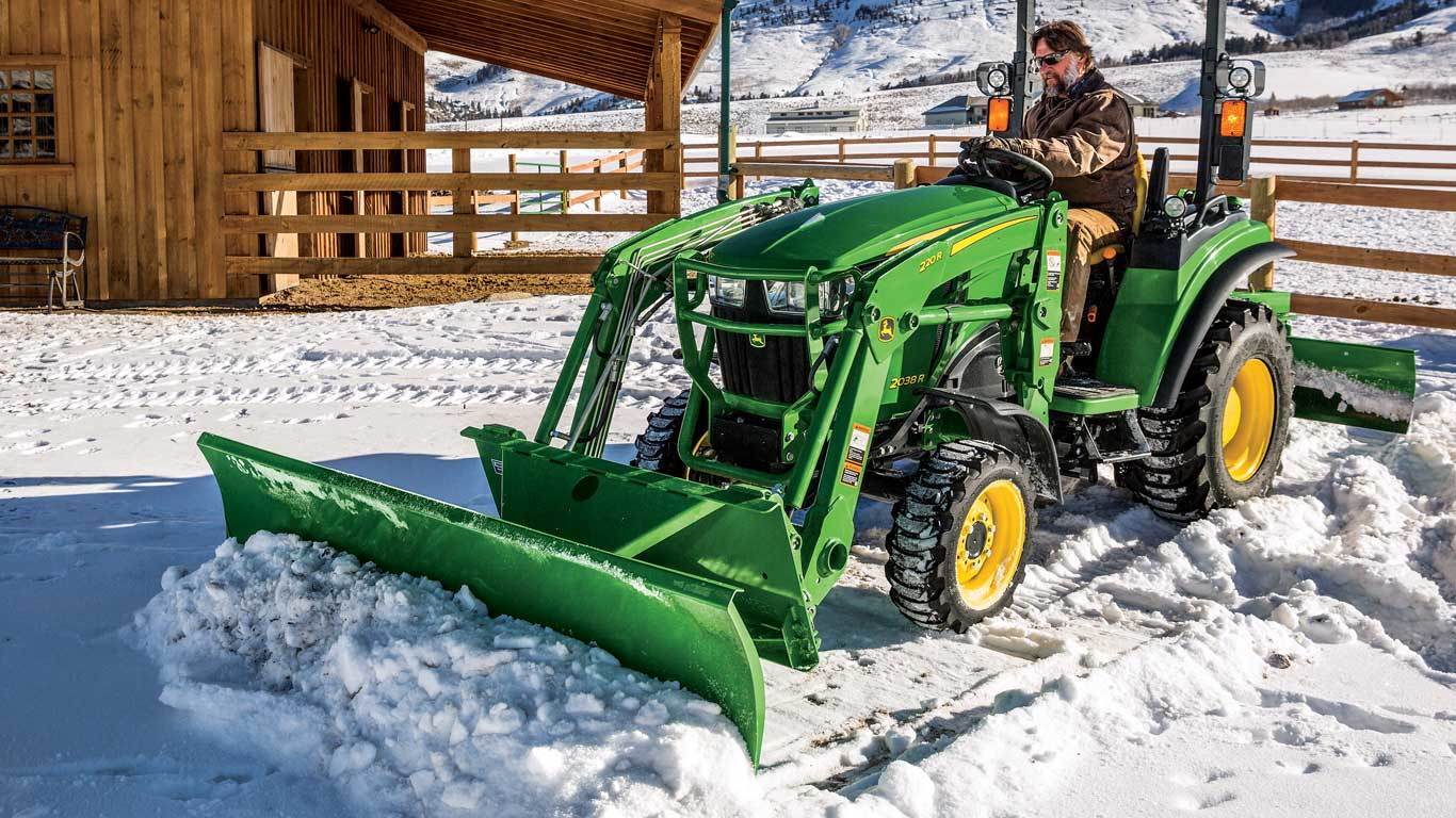 field image of af12d front blade on a tractor