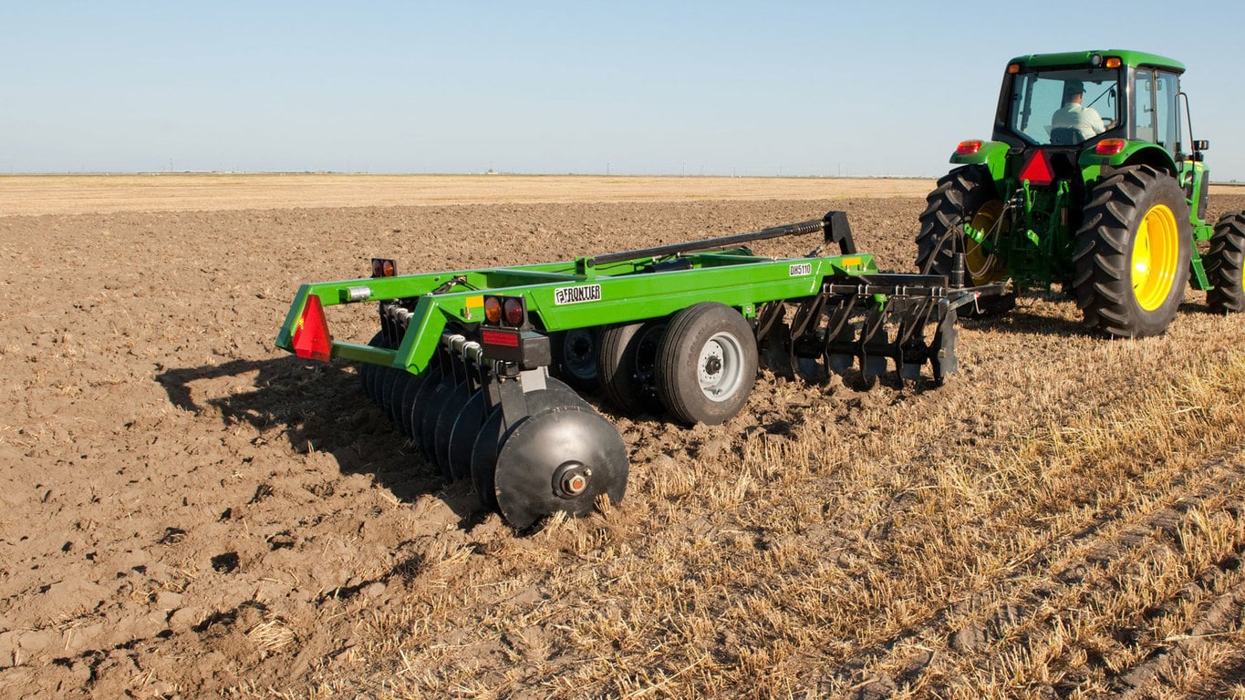 field image of Frontier™ dh52 drawn offset disks attached to a tractor