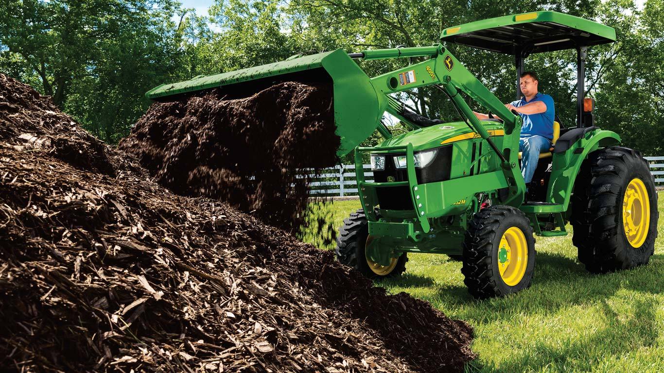 400E loader dumping mulch onto pile