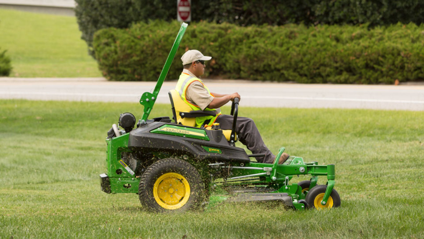 Z955M EFI ZTrak™ Zero-Turn Mower Image