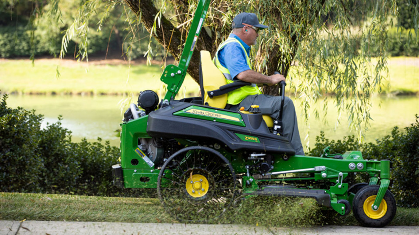 Z955R EFI ZTrak™ Zero-Turn Mower Image