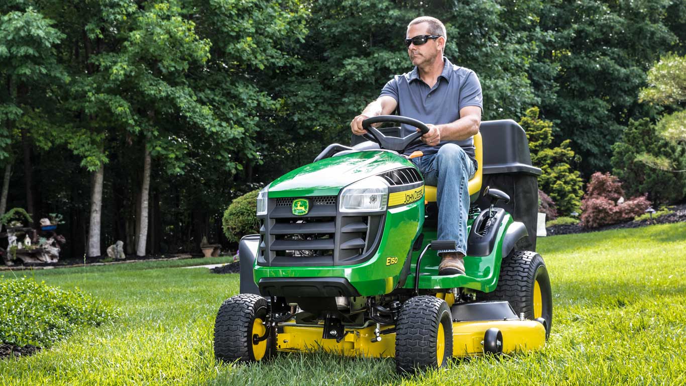 Lawn Garden Equipment John Deere Us 100 Series Lawn Tractors