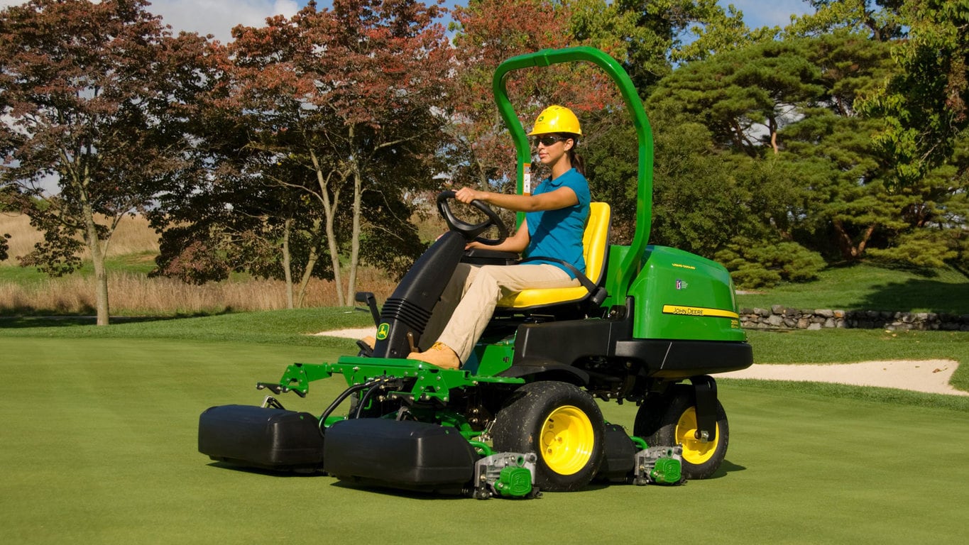 2750 E Cut Hybrid Triplex Mower Riding Greens Mowers John