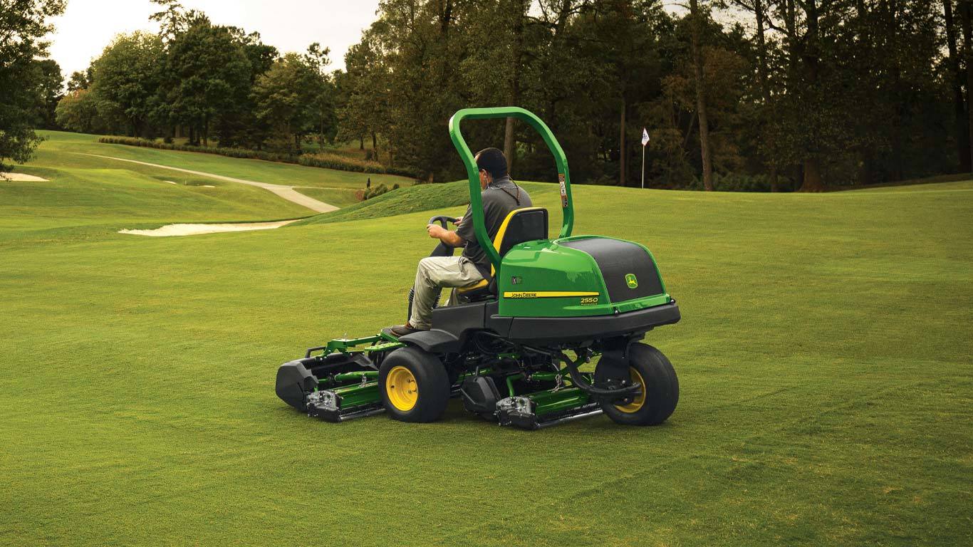 Field image of 2550 Precision Cut Riding Greens Mower